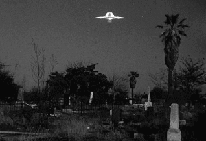 Astronave in volo sul cimitero